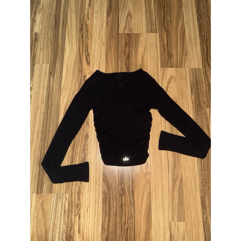 ALO Sz XS Black Cropped Lightweight Long Sleeve Activewear Top Ruched Side Women